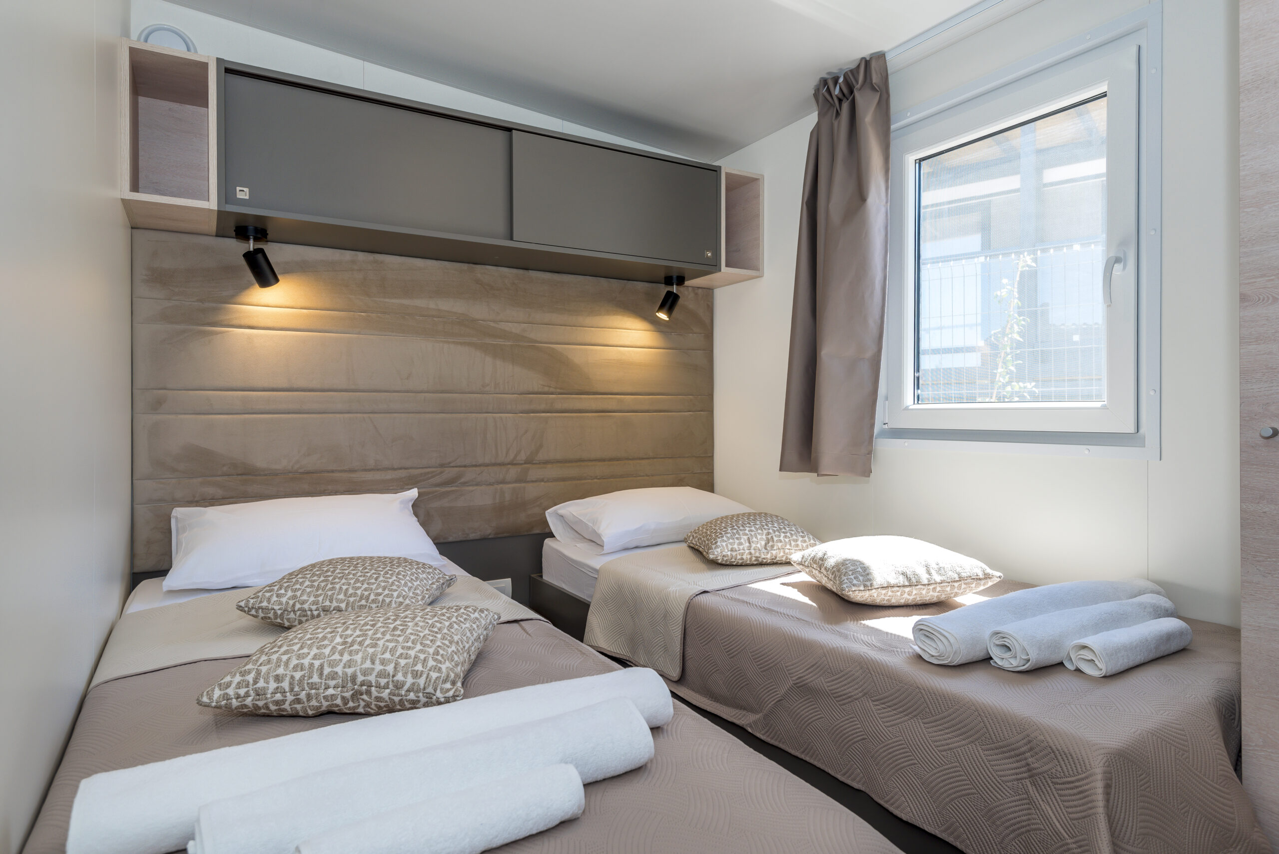 2022.07.13. - KAMP ADRIATIC PRIMOŠTENMIT_4987 001 (1) 4 2022.07.13. KAMP ADRIATIC PRIMOSTENMIT 4987 001 1 scaled - Adriatik Kamp